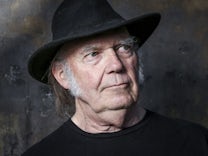 „Before and After“ von Neil Young: Die Welt mag sich weiter drehen