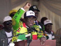 Afrika: Mnangagwa bleibt Präsident in Simbabwe