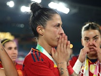 WM-Finale: Spaniens Fußballchef küsst Spielerin bei Siegerehrung auf den Mund