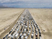 Festival „Burning Man“: 64 000 Menschen dürfen raus aus dem Schlammloch in der Wüste