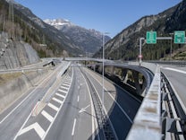 Schweiz: Risse in der Decke – Gotthard-Straßentunnel gesperrt