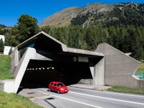 Schweiz: Bauarbeiten mögliche Ursache für Risse im Gotthard-Straßentunnel