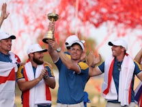 Europa gewinnt den Ryder Cup: Arm in Arm zum Sieg...