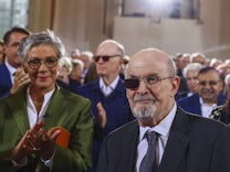 Salman Rushdie in Frankfurt: Frieden ist möglich – bei „Barbie“