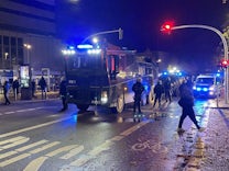Viele Polizisten im Einsatz: Halloween-Randale in Hamburg und Berlin