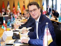 Bund-Länder-Gipfel: Unionsländer und Kretschmann fordern Asylverfahren in Afrika