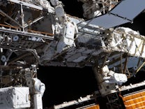 Weltraum: ISS-Astronautinnen verlieren Werkzeugtasche im All