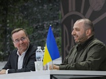Liveblog zum Krieg in der Ukraine: Pistorius verspricht Waffen und Munition im Wert von 1,3 Milliarden Euro