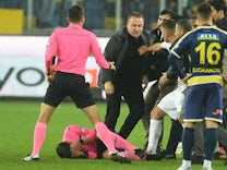 Türkischer Fußball: Schläge und Tritte gegen den Schiedsrichter
