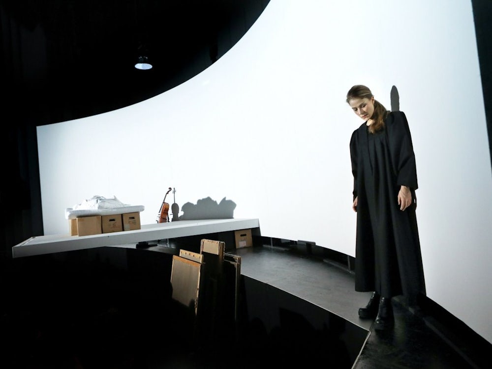 “Prima Facie” am Münchner Residenztheater: Bis zu dieser einen Nacht