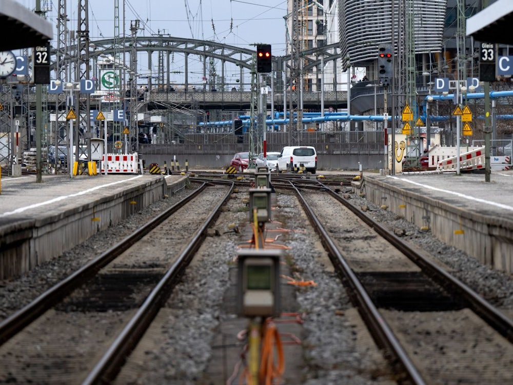 Ab Donnerstagmorgen: Streikankündigung: Bahn plant “Grundangebot” für Zugverkehr in Bayern