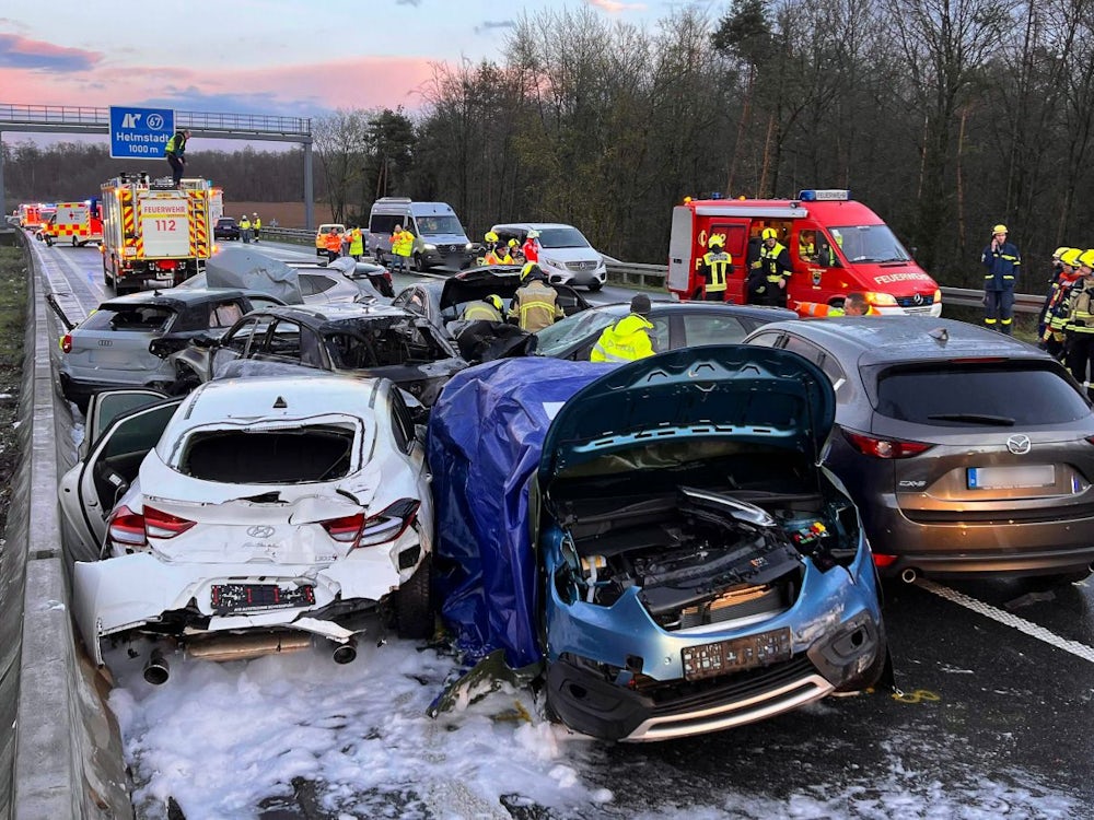 Autobahn-Sperrung bei Würzburg: Massenkarambolage mit 40 Fahrzeugen – zwei Tote