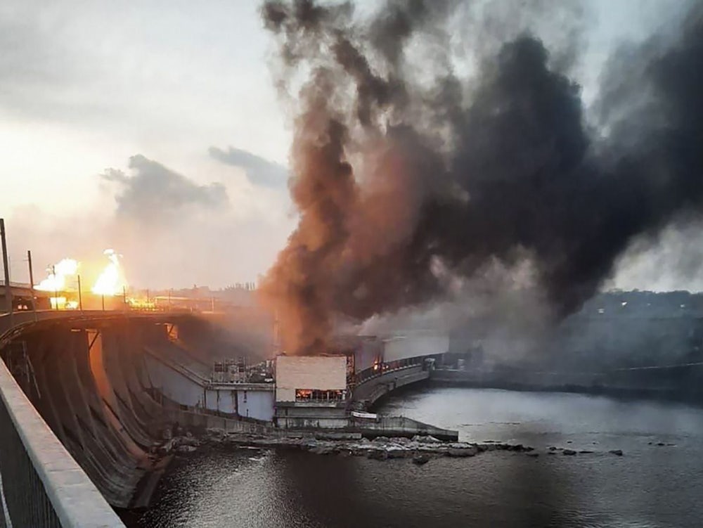 Krieg in der Ukraine: Nach Angriff auf Wasserkraftwerk Dnipro: Umweltschäden in Millionenhöhe vermutet