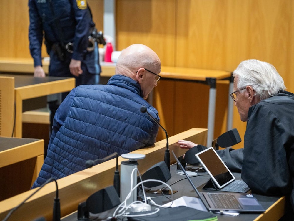 Mordprozess in Augsburg: Mutmaßlicher Dreifachmörder bedauert Tat als “psychische Entgleisung”