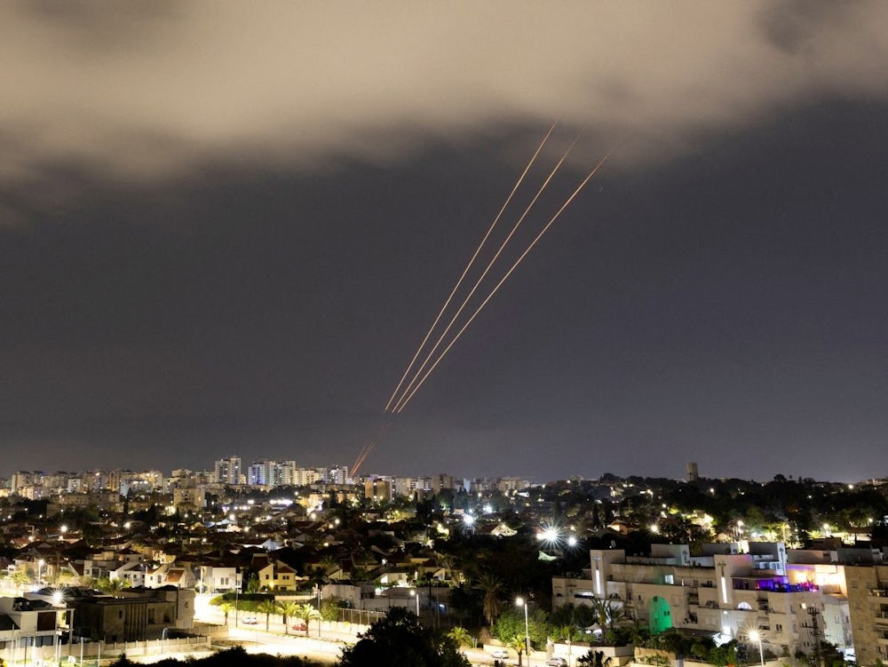 Krieg in Nahost: Bericht: Israel will Iran mit “schmerzhafter” Reaktion schaden, aber keinen Krieg auslösen
