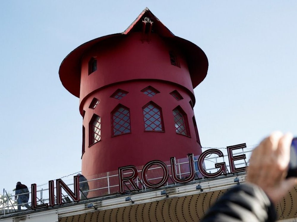 Pariser Wahrzeichen: Mühlenflügel des Moulin Rouge abgefallen