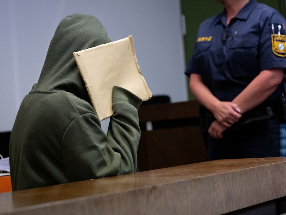 Mordprozess in München: Baby nach Geburt in Toilette ertränkt: 20-Jährige vor Gericht
