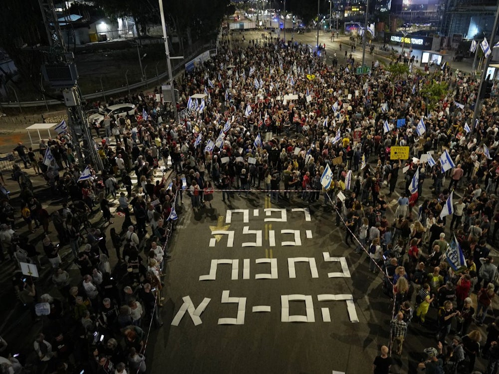 Krieg in Nahost: Tausende demonstrieren in Israel für Geisel-Abkommen...