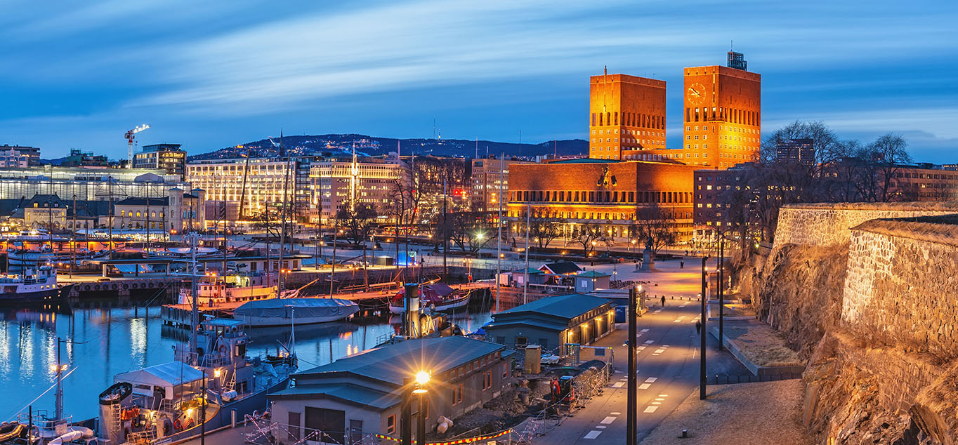 Abendlicher Hafen von Oslo
