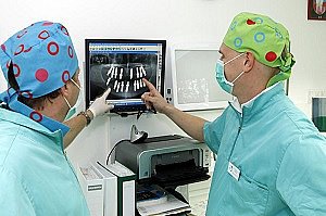 Bild zum Artikel Zahnimplantat Ungarn