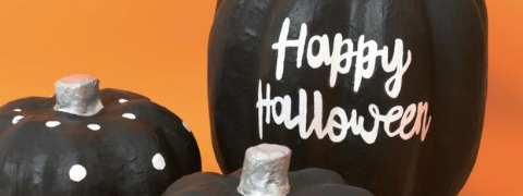 GRATIS Anleitung für Halloween - so bemalen Sie Pappmaché-Kürbisse