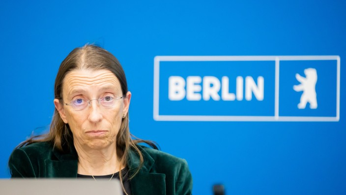 Wahlen - Berlin: Ulrike Rockmann, stellvertretende Berliner Landeswahlleiterin, spricht bei einer Pressekonferenz. Foto: Christoph Soeder/dpa/Archivbild