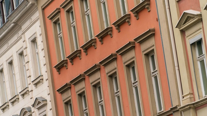 Senat - Berlin: Blick auf die Fassaden von Wohnhäusern. Foto: Nicolas Armer/dpa/Symbolbild