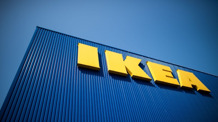 Möbel - Kamen: Der Schriftzug IKEA ist auf der Fassade eines Möbelhauses zu sehen. Foto: Federico Gambarini/dpa/Symbolbild