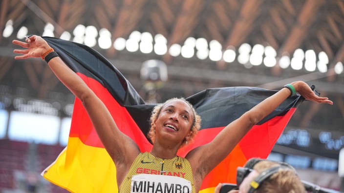 Leichtathletik - Wendlingen am Neckar: Malaika Mihambo aus Deutschland jubelt über Gold. Foto: Michael Kappeler/dpa/Archivbild