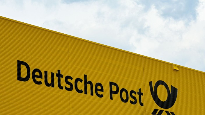 Dienstleistungen - Bonn: Das Logo Deutsche Post ist zu sehen. Foto: Jens Kalaene/dpa/Archivbild