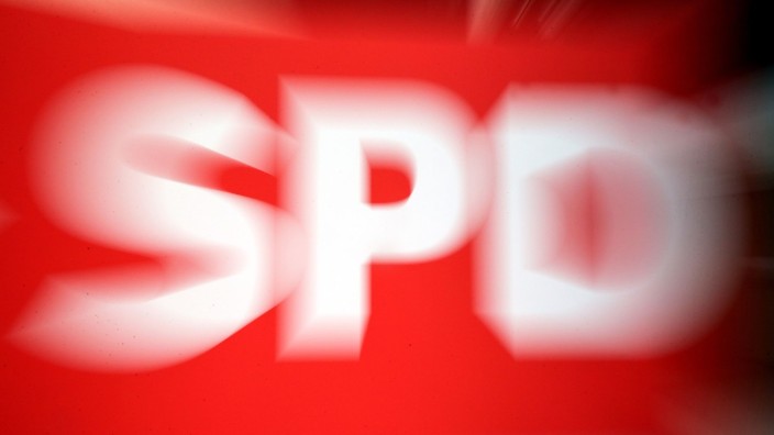 Parteien - Schwerin: Das Logo der SPD in der Parteizentrale in Berlin. Foto: Wolfgang Kumm/dpa/Symbolbild