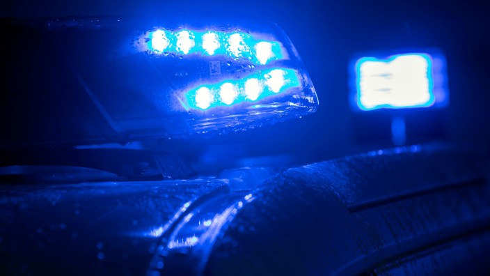 Kriminalität - Hamburg: Blaulicht auf einem Polizeifahrzeug. Foto: Jens Büttner/ZB/dpa/Symbolbild