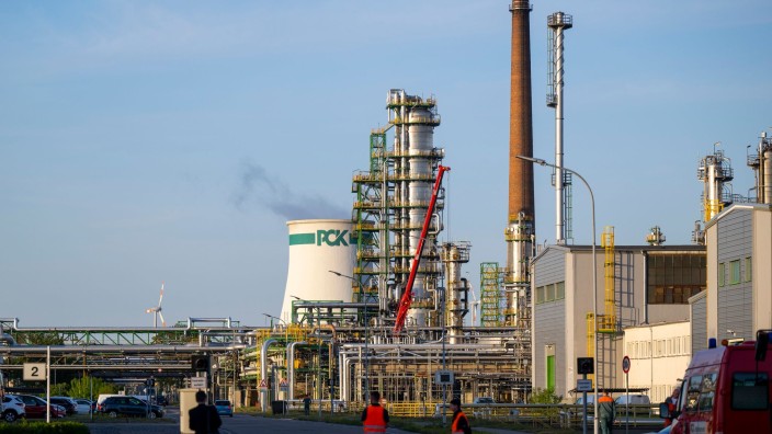 Energie - Schwedt/Oder: Das Industriegelände der PCK-Raffinerie GmbH. Foto: Monika Skolimowska/dpa/Archivbild