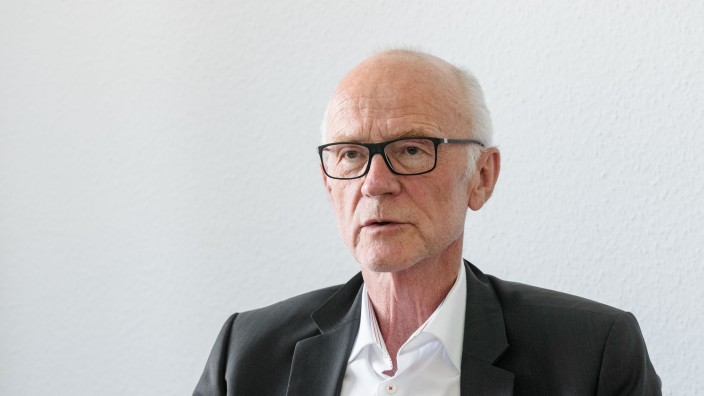 Hochschulen - Hamburg: Jürgen Allemeyer, Geschäftsführer des Studierendenwerks Hamburg, spricht. Foto: Markus Scholz/dpa/Archivbild