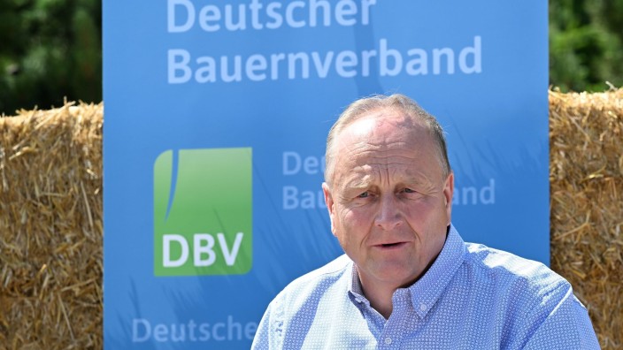 Agrar - Stuttgart: Landesbauernpräsident Joachim Rukwied spricht zu Journalisten. Foto: Bernd Weißbrod/dpa/Archivbild