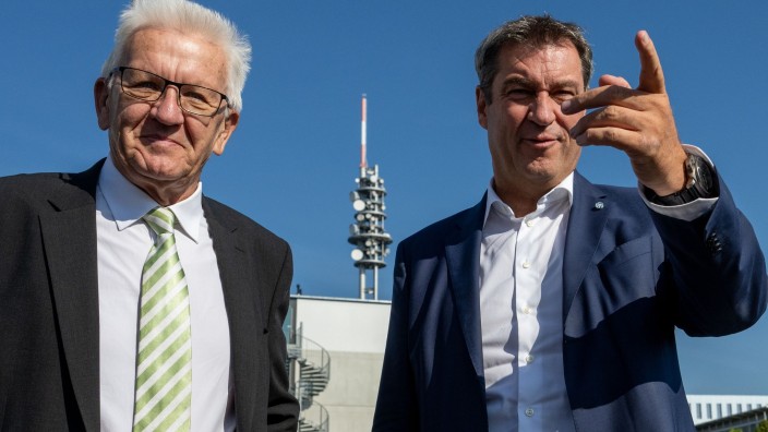 Energy - Neu-Ulm: Winfried Kretschmann (Bündnis90/Die Grünen, l), Prime Minister of Baden-Württemberg, and Markus Söder (CSU), Prime Minister of Bavaria. Photo: Stefan Puchner/dpa