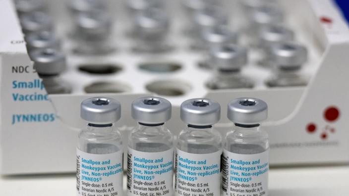 Krankheiten - Berlin: Leere Ampullen mit einem Impfstoff gegen Affenpocken stehen in einem Klinikum. Foto: Sven Hoppe/dpa/Symbolbild