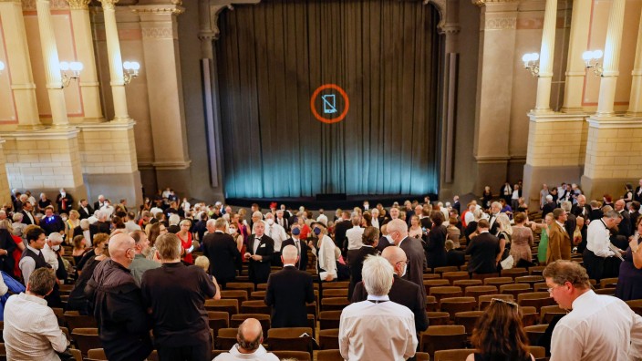 Festspiele - Bayreuth: Festspielsaal bei der Eröffnung der Bayreuther Richard-Wagner-Festspiele im Festspielhaus auf dem Grünen Hügel. Foto: Daniel Löb/dpa