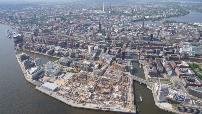 Bau - Hamburg: Blick aus der Luft auf die Hamburger Hafencity. Foto: Marcus Brandt/dpa/Bildarchiv