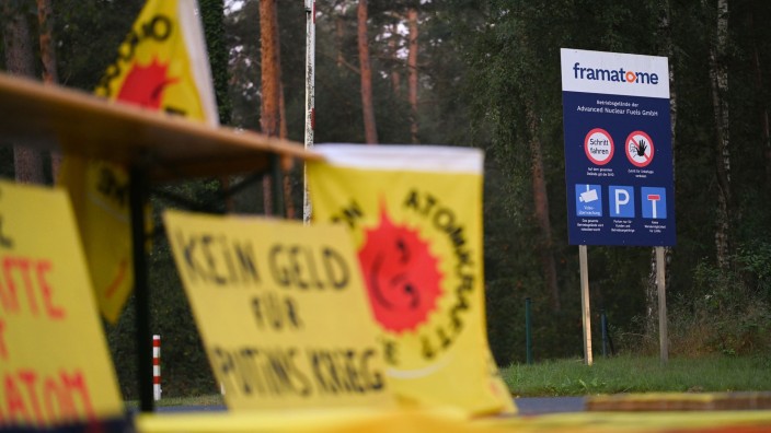 Atom - Lingen (Ems): Protest deutscher, niederländischer und russischer Umweltgruppen. Foto: Lars Klemmer/dpa