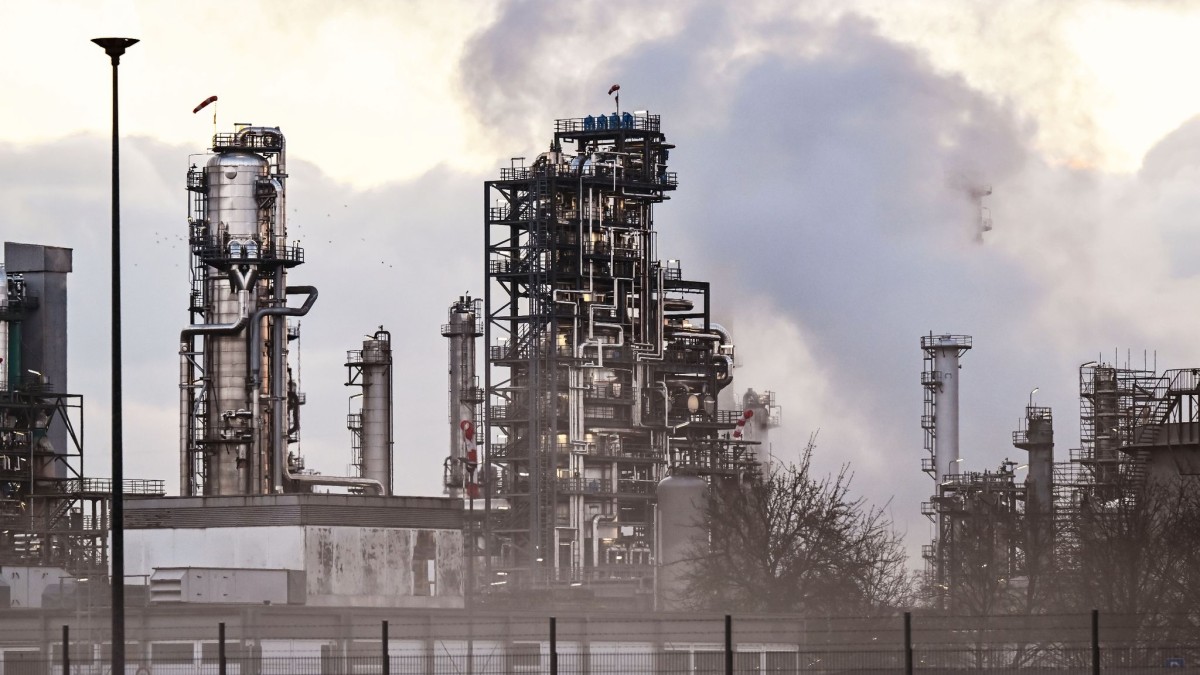 Energia – Berlin – Rząd federalny przejmuje udziały w PCK Schwedt i innych rafineriach – Gospodarka