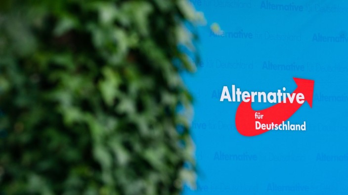 Parteien - Saarbrücken: Ein Plakat mit dem Logo der Partei Alternative für Deutschland (AfD). Foto: Nicolas Armer/dpa/Archivbild