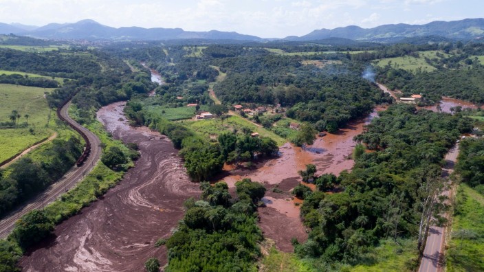 Bergbau - Brumadinho: Die Schlammlawine ist nach dem Dammbruch an der Mine Córrego do Feijão zu sehen. Foto: Bruno Correia/Agencia Nitro/dpa/Archivbild