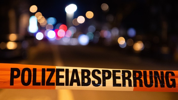 Accidents - Berlin: A police station is cordoned off with warning tape. Photo: Christophe Gateau/dpa/Symbolbild