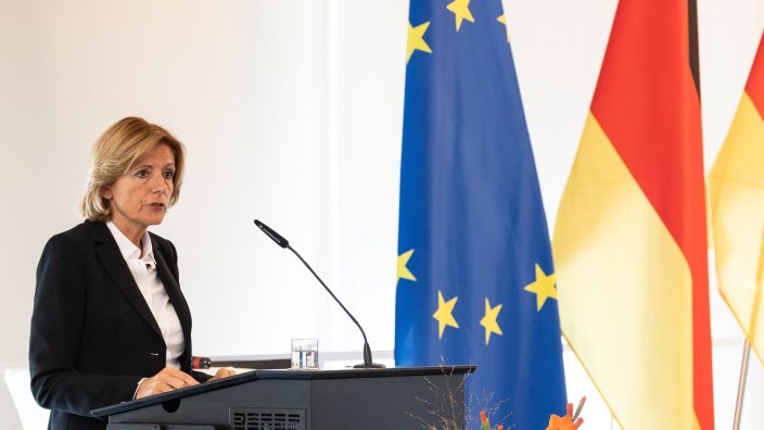 Regierung - Mainz: Die rheinland-pfälzische Ministerpräsidentin Malu Dreyer spricht in der Staatskanzlei. Foto: Hannes Albert/dpa/Archivbild