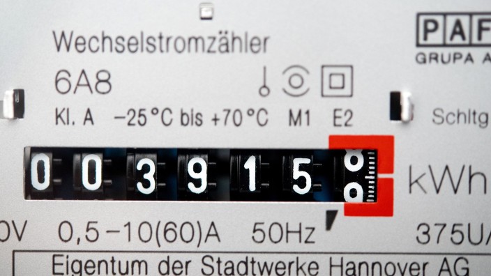 Parteien - Berlin: Ein Wechselstromzähler zeigt den aktuellen Zählerstand in Kilowattstunden in einem Haushalt an. Foto: Hauke-Christian Dittrich/dpa/Symbolbild