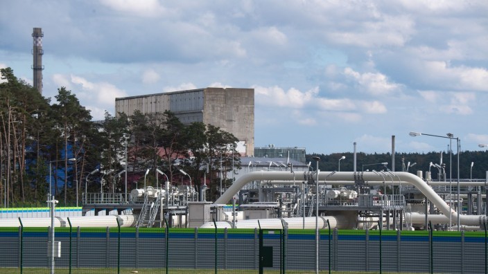 Energie - Lubmin: Rohrsysteme und Absperrvorrichtungen in der Gasempfangsstation der Ostseepipeline Nord Stream 2. Foto: Stefan Sauer/dpa
