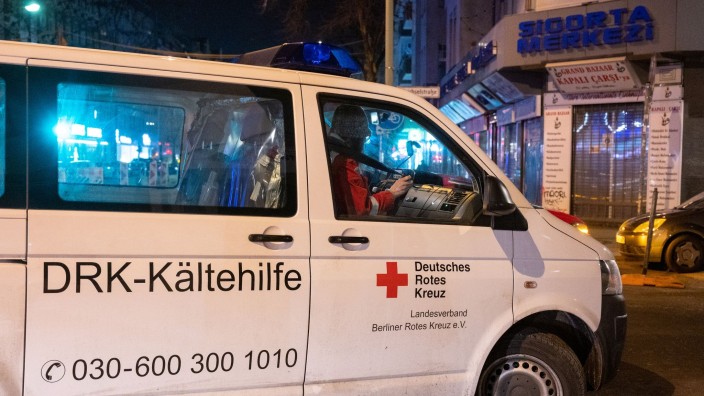 Soziales - Berlin: Der Wärmebus des Deutschen Roten Kreuzes ist auch an Weihnachtstagen für Bedürftige unterwegs. Foto: Christophe Gateau/dpa/Archiv