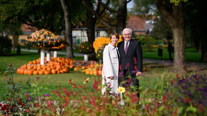 Abgeordnetenhaus - Beelitz: Bundespräsident Frank-Walter Steinmeier und seine Frau Elke Büdenbender. Foto: Bernd von Jutrczenka/dpa