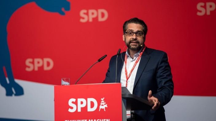 Haushalt - Bremen: Bremens SPD-Fraktionschef Mustafa Güngör. Foto: Sina Schuldt/dpa/Archivbild